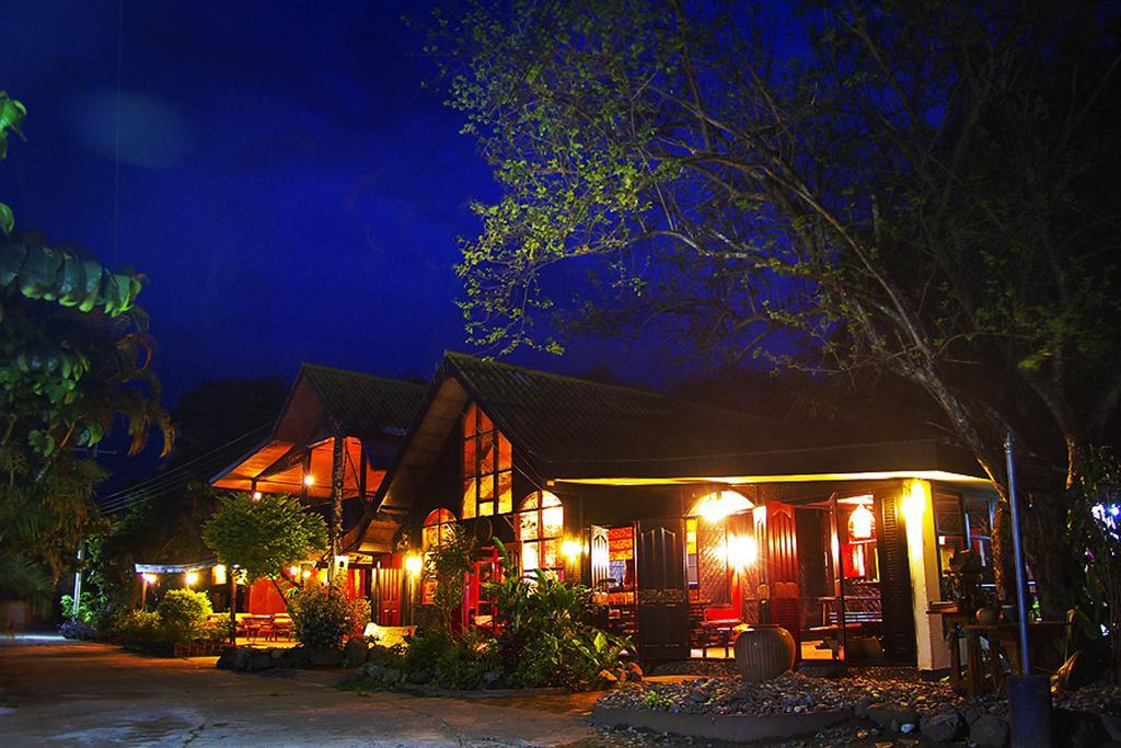 Areeya Phuree Resort Thaton Mae Ai Esterno foto