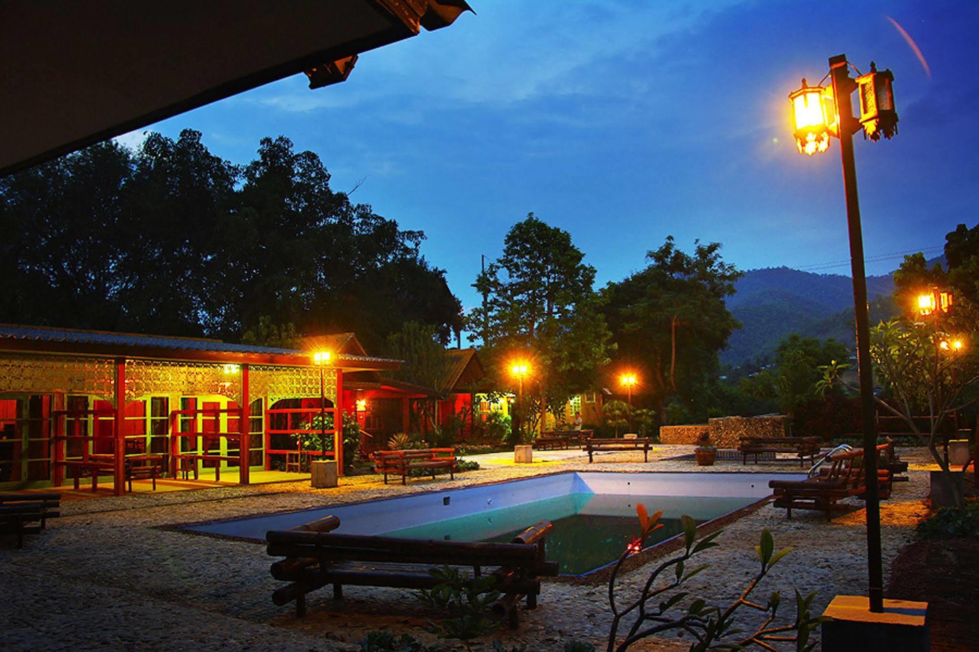 Areeya Phuree Resort Thaton Mae Ai Esterno foto